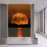 Akşam güneşinin ışığında doğan ay  poster duvar kağıdı