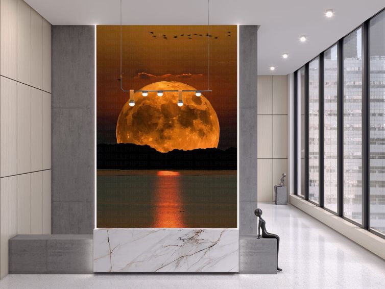 Akşam güneşinin ışığında doğan ay  poster duvar kağıdı
